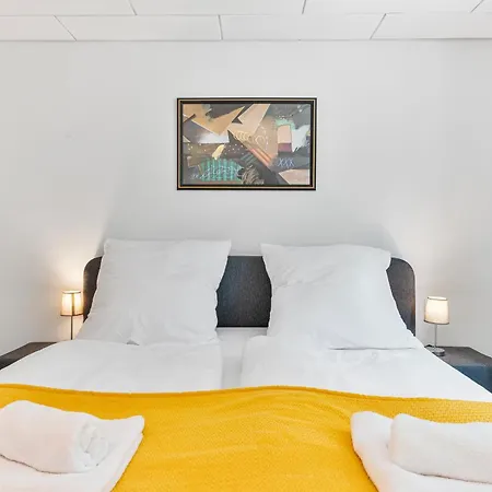 Sunshine - 4 Personen Airport Messe Mit Tg-garage